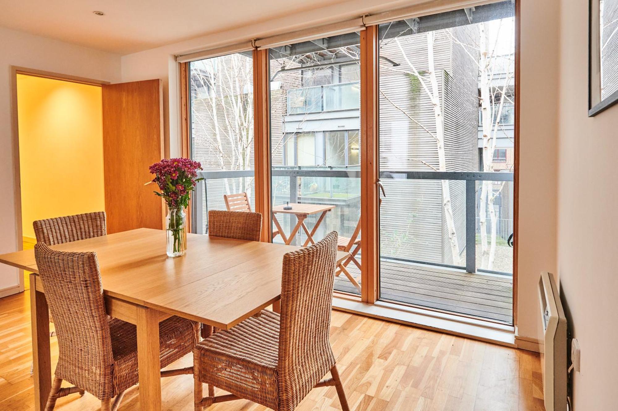 Bright 2 Bedroom Flat In Old Street With Balcony London Bagian luar foto