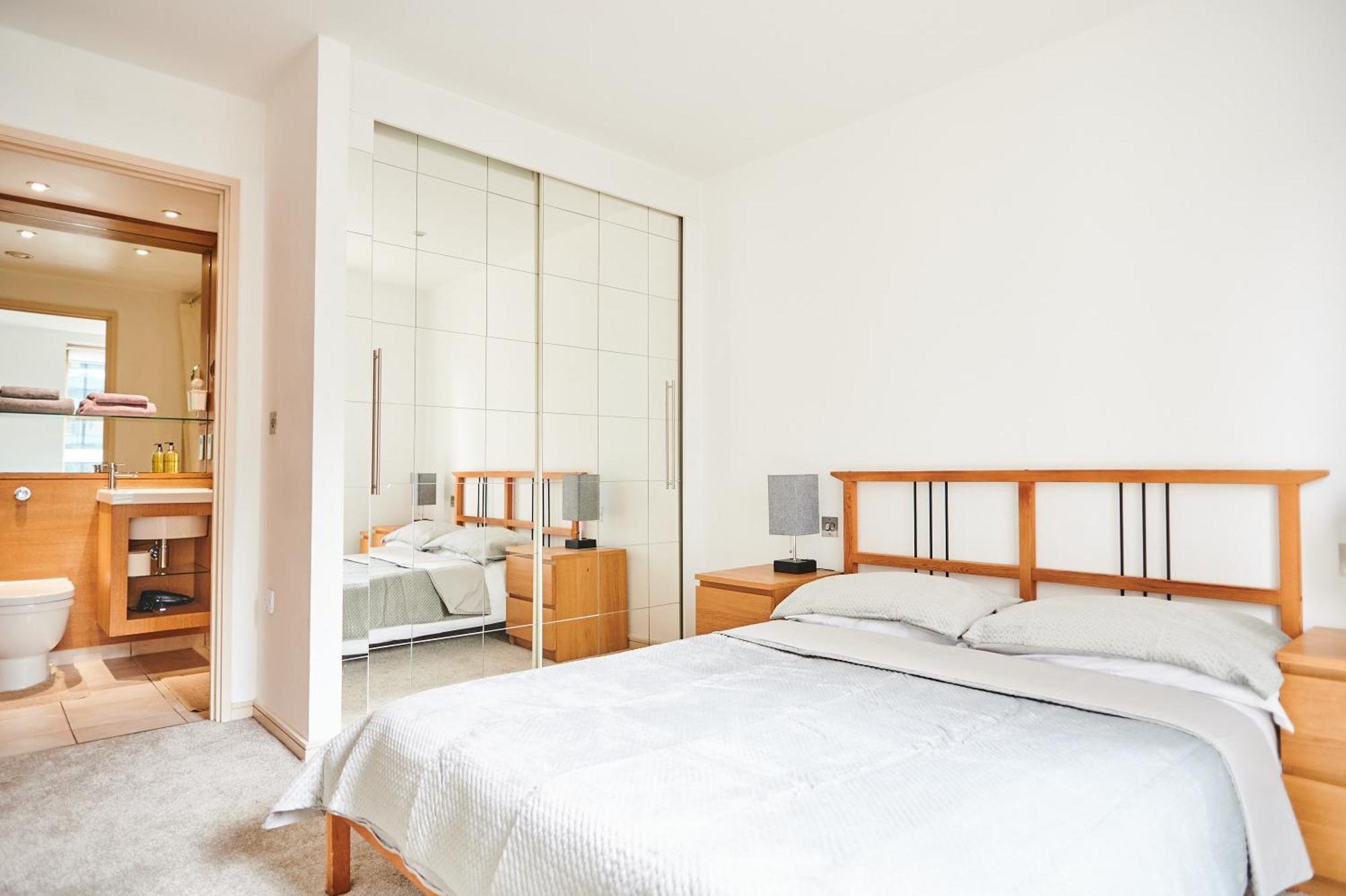 Bright 2 Bedroom Flat In Old Street With Balcony London Bagian luar foto