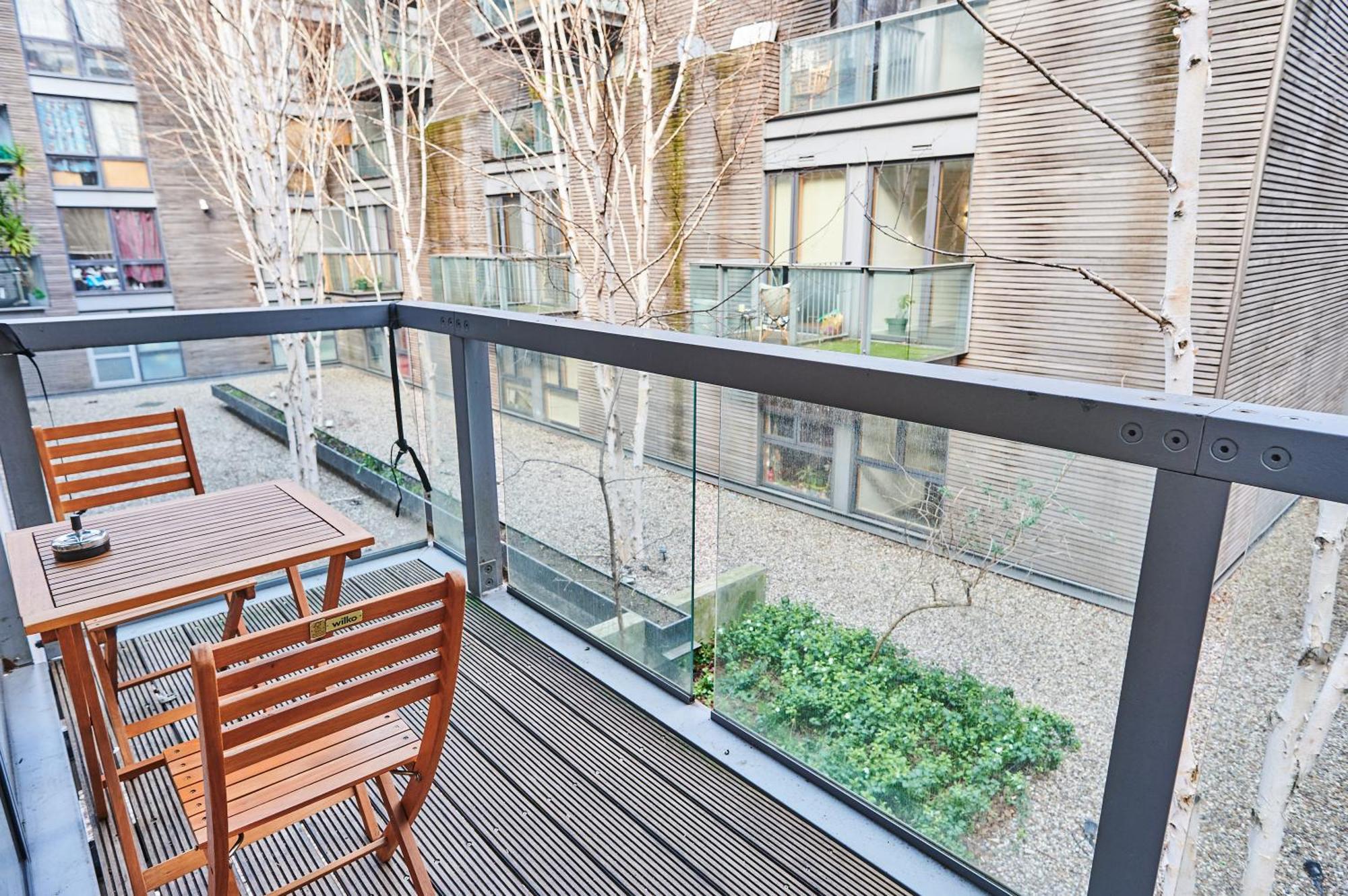 Bright 2 Bedroom Flat In Old Street With Balcony London Bagian luar foto